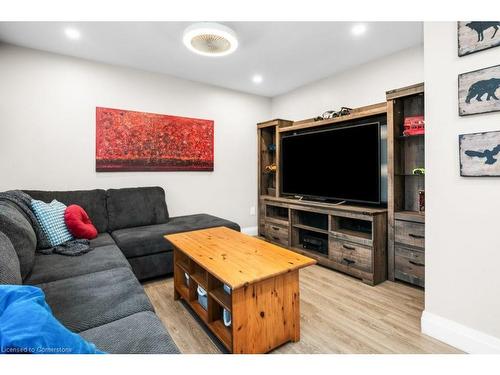 678 Brighton Avenue, Hamilton, ON - Indoor Photo Showing Living Room