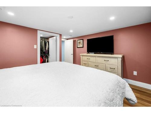 678 Brighton Avenue, Hamilton, ON - Indoor Photo Showing Bedroom