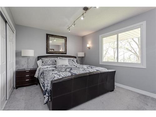 1119 8Th Concession Road W, Puslinch, ON - Indoor Photo Showing Bedroom