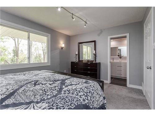 1119 8Th Concession Road W, Puslinch, ON - Indoor Photo Showing Bedroom