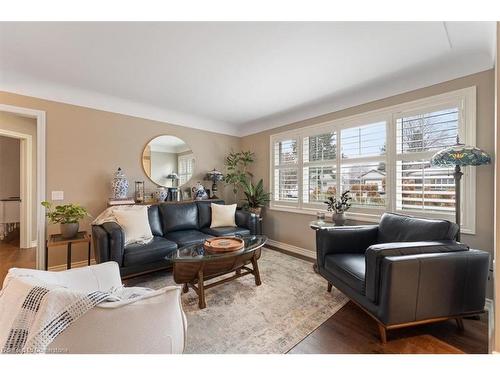 243 Crestwood Street, Ancaster, ON - Indoor Photo Showing Living Room