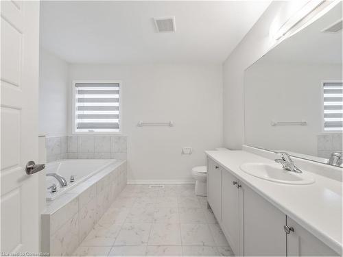 139 Munro Circle, Brantford, ON - Indoor Photo Showing Bathroom