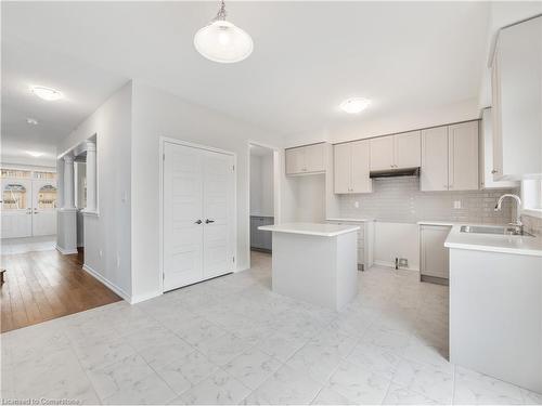 139 Munro Circle, Brantford, ON - Indoor Photo Showing Kitchen