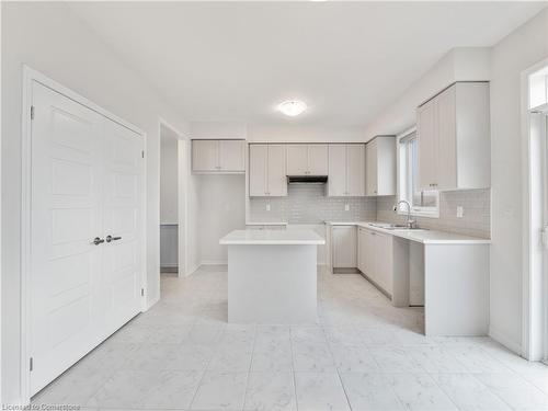 139 Munro Circle, Brantford, ON - Indoor Photo Showing Kitchen