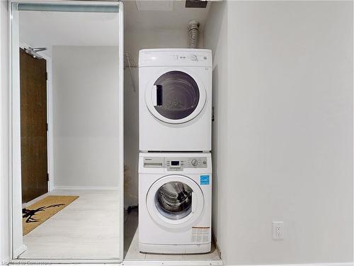 3011-70 Temperance Street Street, Toronto, ON - Indoor Photo Showing Laundry Room