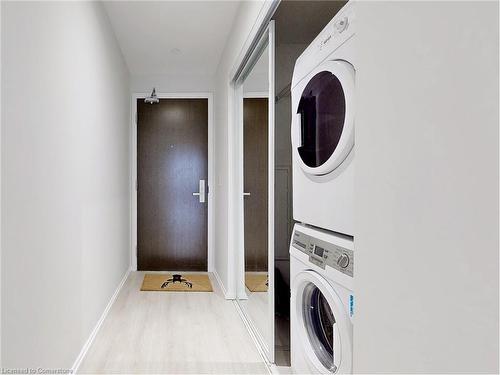 3011-70 Temperance Street Street, Toronto, ON - Indoor Photo Showing Laundry Room