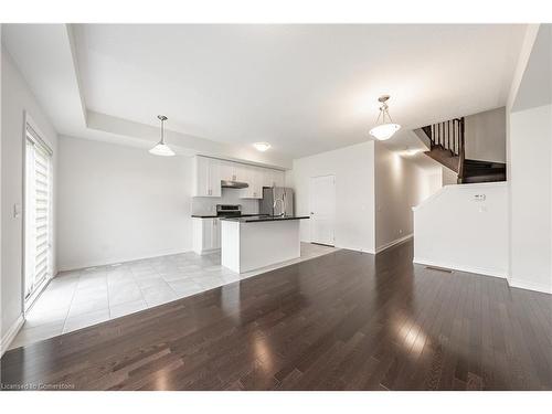 391 Athabasca Common, Oakville, ON - Indoor Photo Showing Kitchen