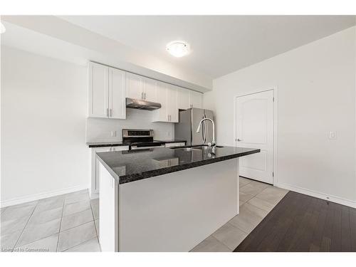 391 Athabasca Common, Oakville, ON - Indoor Photo Showing Kitchen With Upgraded Kitchen