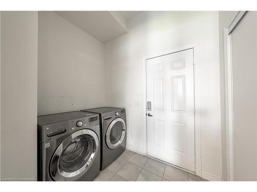 391 Athabasca Common, Oakville, ON - Indoor Photo Showing Laundry Room