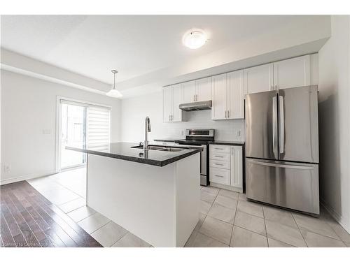 391 Athabasca Common, Oakville, ON - Indoor Photo Showing Kitchen With Upgraded Kitchen