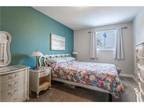 5283 Bromley Road, Burlington, ON - Indoor Photo Showing Bedroom