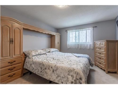 5283 Bromley Road, Burlington, ON - Indoor Photo Showing Bedroom