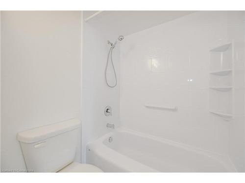 503-5090 Pinedale Avenue, Burlington, ON - Indoor Photo Showing Bathroom