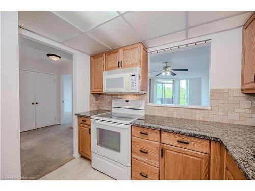 503-5090 Pinedale Avenue, Burlington, ON - Indoor Photo Showing Kitchen