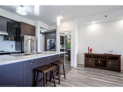 127-5317 Upper Middle Road, Burlington, ON - Indoor Photo Showing Kitchen With Upgraded Kitchen