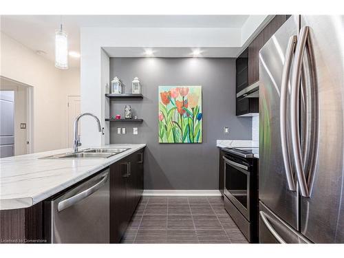 127-5317 Upper Middle Road, Burlington, ON - Indoor Photo Showing Kitchen With Double Sink With Upgraded Kitchen