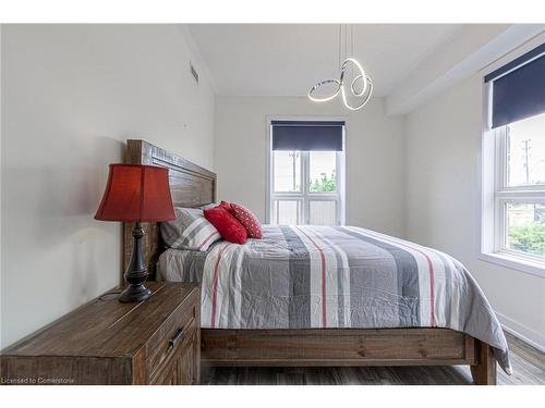 127-5317 Upper Middle Road, Burlington, ON - Indoor Photo Showing Bedroom