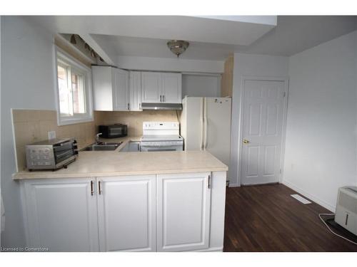 1-438 Inverness Avenue E, Hamilton, ON - Indoor Photo Showing Kitchen