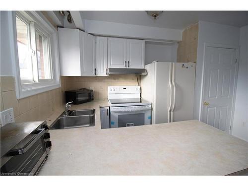 1-438 Inverness Avenue E, Hamilton, ON - Indoor Photo Showing Kitchen With Double Sink