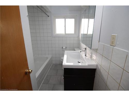 1-438 Inverness Avenue E, Hamilton, ON - Indoor Photo Showing Bathroom