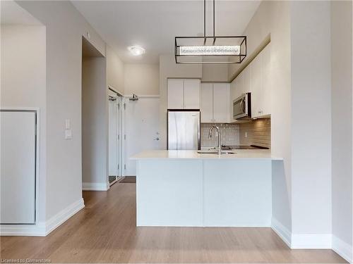 416-555 William Graham Drive Drive, Aurora, ON - Indoor Photo Showing Kitchen