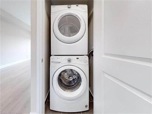 416-555 William Graham Drive Drive, Aurora, ON - Indoor Photo Showing Laundry Room