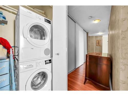 701-222 Jackson Street W, Hamilton, ON - Indoor Photo Showing Laundry Room