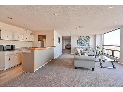 701-222 Jackson Street W, Hamilton, ON - Indoor Photo Showing Kitchen