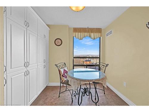 701-222 Jackson Street W, Hamilton, ON - Indoor Photo Showing Dining Room