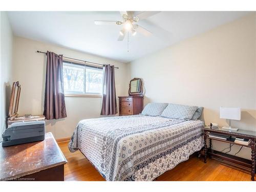 15 Colbeck Drive, Welland, ON - Indoor Photo Showing Bedroom