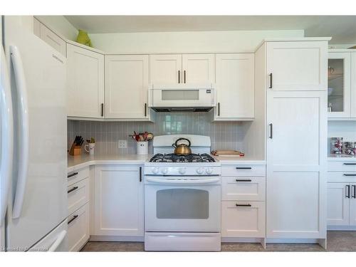 15 Colbeck Drive, Welland, ON - Indoor Photo Showing Kitchen