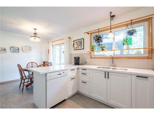 15 Colbeck Drive, Welland, ON - Indoor Photo Showing Kitchen With Double Sink