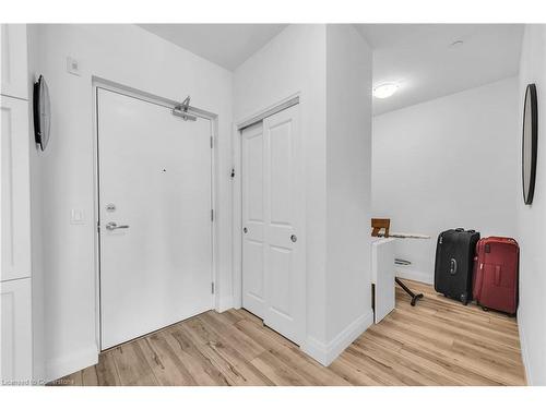 403-1 Redfern Avenue, Hamilton, ON - Indoor Photo Showing Other Room