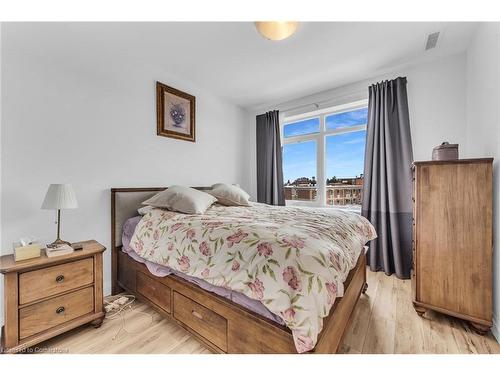 403-1 Redfern Avenue, Hamilton, ON - Indoor Photo Showing Bedroom