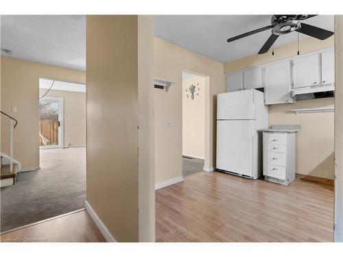 M-25 Bryna Avenue, Hamilton, ON - Indoor Photo Showing Kitchen