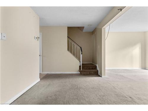 M-25 Bryna Avenue, Hamilton, ON - Indoor Photo Showing Other Room