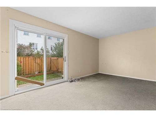 M-25 Bryna Avenue, Hamilton, ON - Indoor Photo Showing Other Room