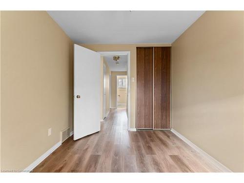 M-25 Bryna Avenue, Hamilton, ON - Indoor Photo Showing Other Room