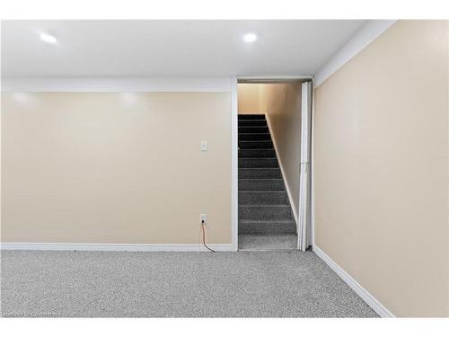 M-25 Bryna Avenue, Hamilton, ON - Indoor Photo Showing Other Room