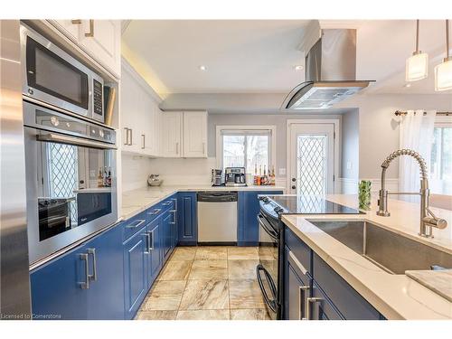 191 Williamson Drive, Caledonia, ON - Indoor Photo Showing Kitchen With Stainless Steel Kitchen With Upgraded Kitchen