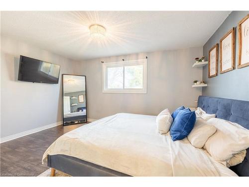 191 Williamson Drive, Caledonia, ON - Indoor Photo Showing Bedroom