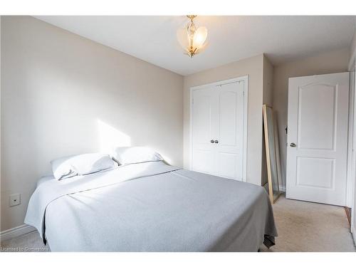 191 Williamson Drive, Caledonia, ON - Indoor Photo Showing Bedroom