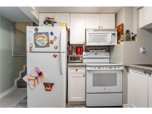 39 Morgan Road, Hamilton, ON - Indoor Photo Showing Kitchen