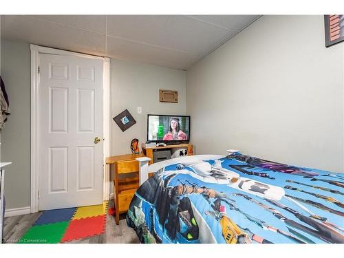 39 Morgan Road, Hamilton, ON - Indoor Photo Showing Bedroom