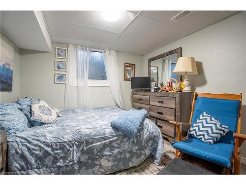 39 Morgan Road, Hamilton, ON - Indoor Photo Showing Bedroom