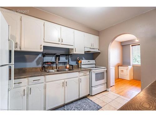 39 Morgan Road, Hamilton, ON - Indoor Photo Showing Kitchen With Double Sink