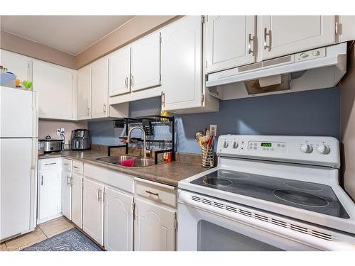 39 Morgan Road, Hamilton, ON - Indoor Photo Showing Kitchen With Double Sink