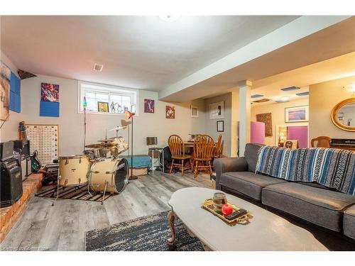 39 Morgan Road, Hamilton, ON - Indoor Photo Showing Living Room