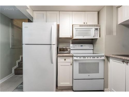 39 Morgan Road, Hamilton, ON - Indoor Photo Showing Kitchen