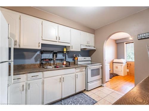 39 Morgan Road, Hamilton, ON - Indoor Photo Showing Kitchen With Double Sink